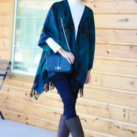 Delirious Cape - Picture 3 of 11